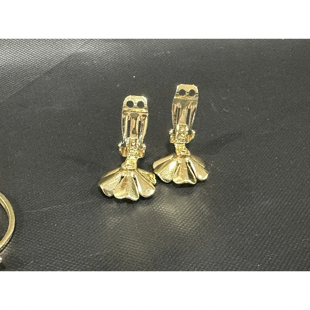 Vintage Coro Brooch Earring Clip On Set Gold Tone Flowers Leaf